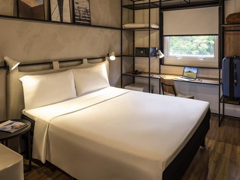 Ibis Brussels Centre Chatelain Иксель Экстерьер фото
