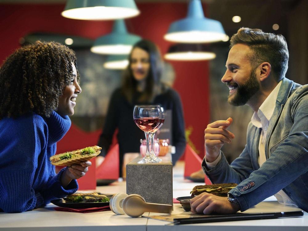 Ibis Brussels Centre Chatelain Иксель Экстерьер фото