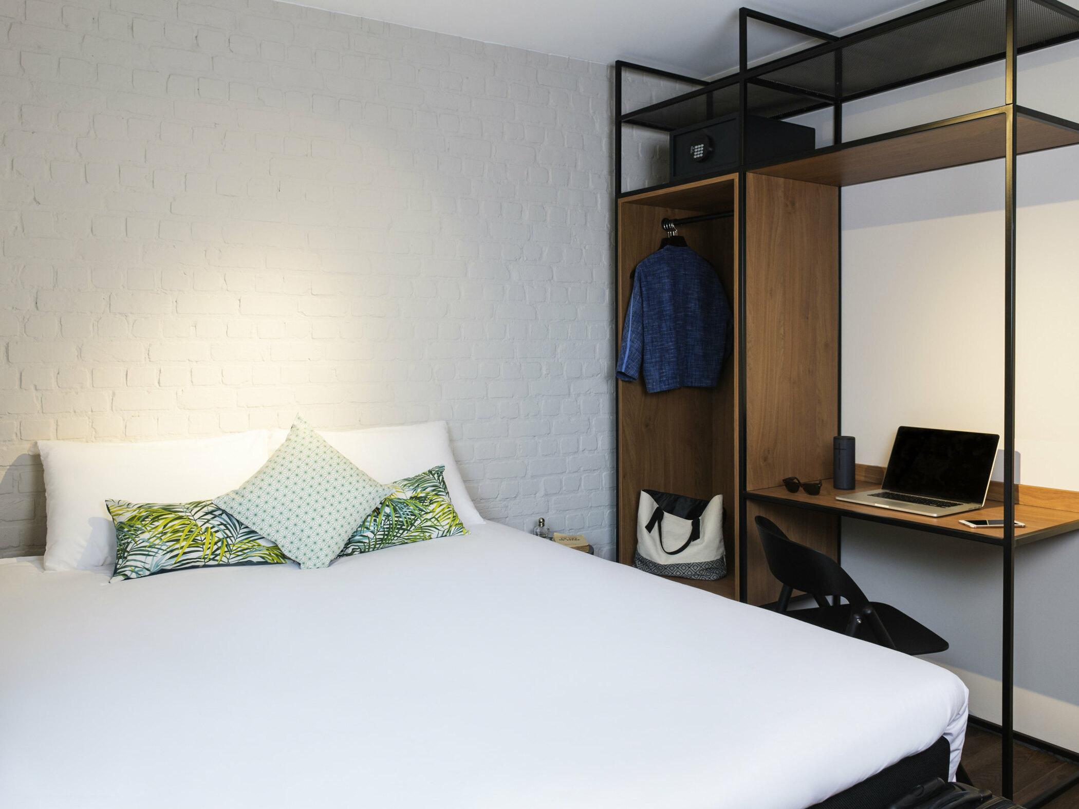 Ibis Brussels Centre Chatelain Иксель Экстерьер фото