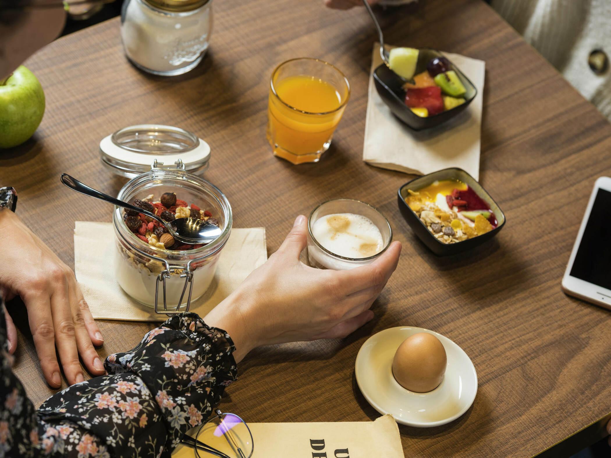 Ibis Brussels Centre Chatelain Иксель Экстерьер фото