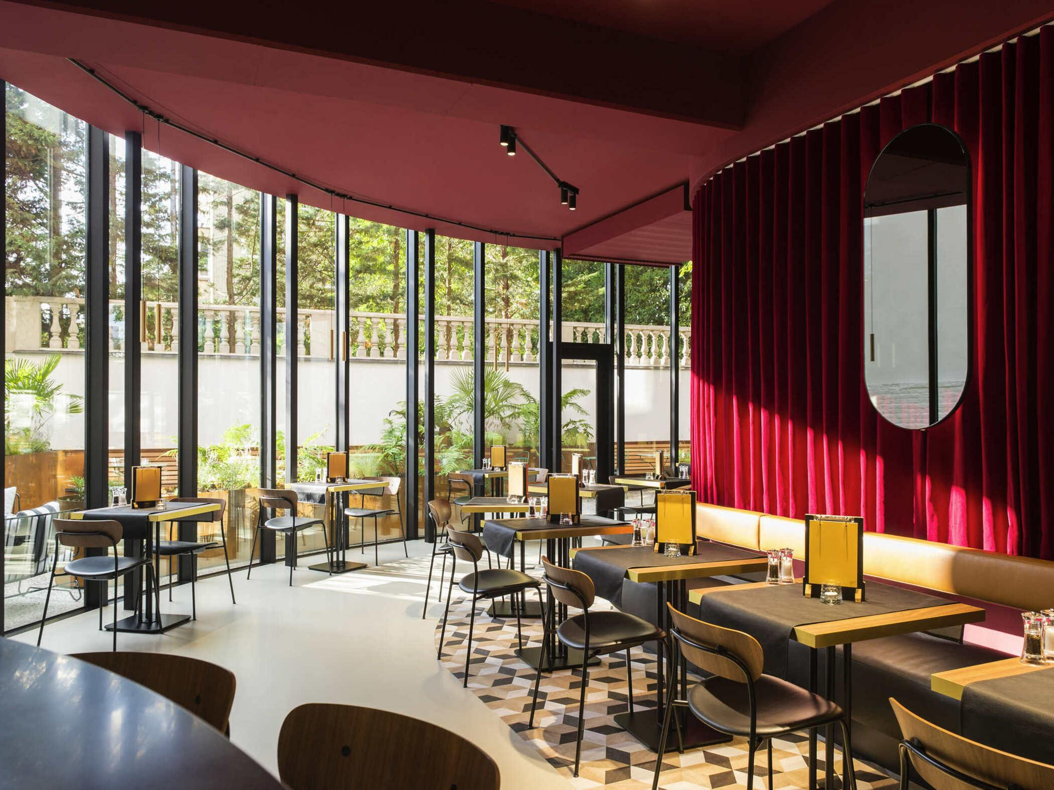 Ibis Brussels Centre Chatelain Иксель Экстерьер фото