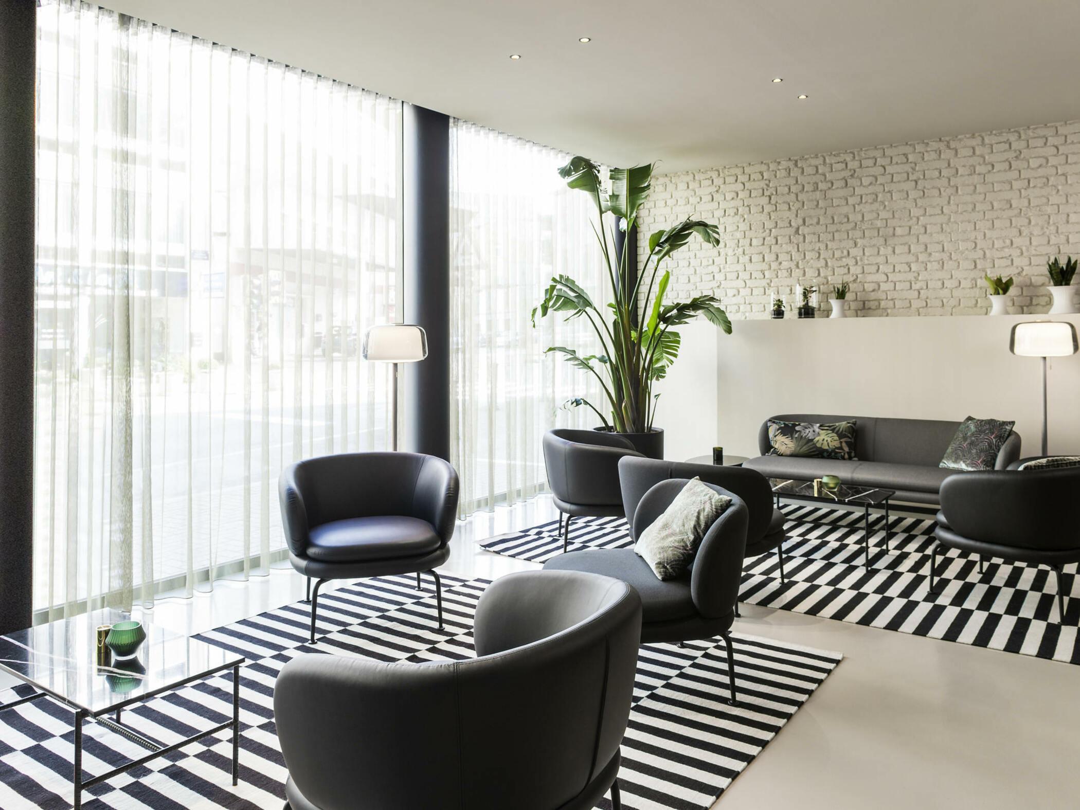 Ibis Brussels Centre Chatelain Иксель Экстерьер фото